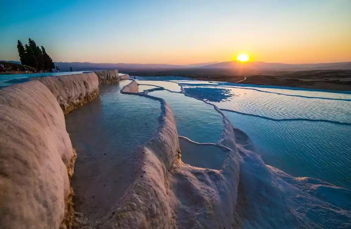Salda Gölü Pamukkale Çeşme Alaçatı Turu 1 Gece Konaklama